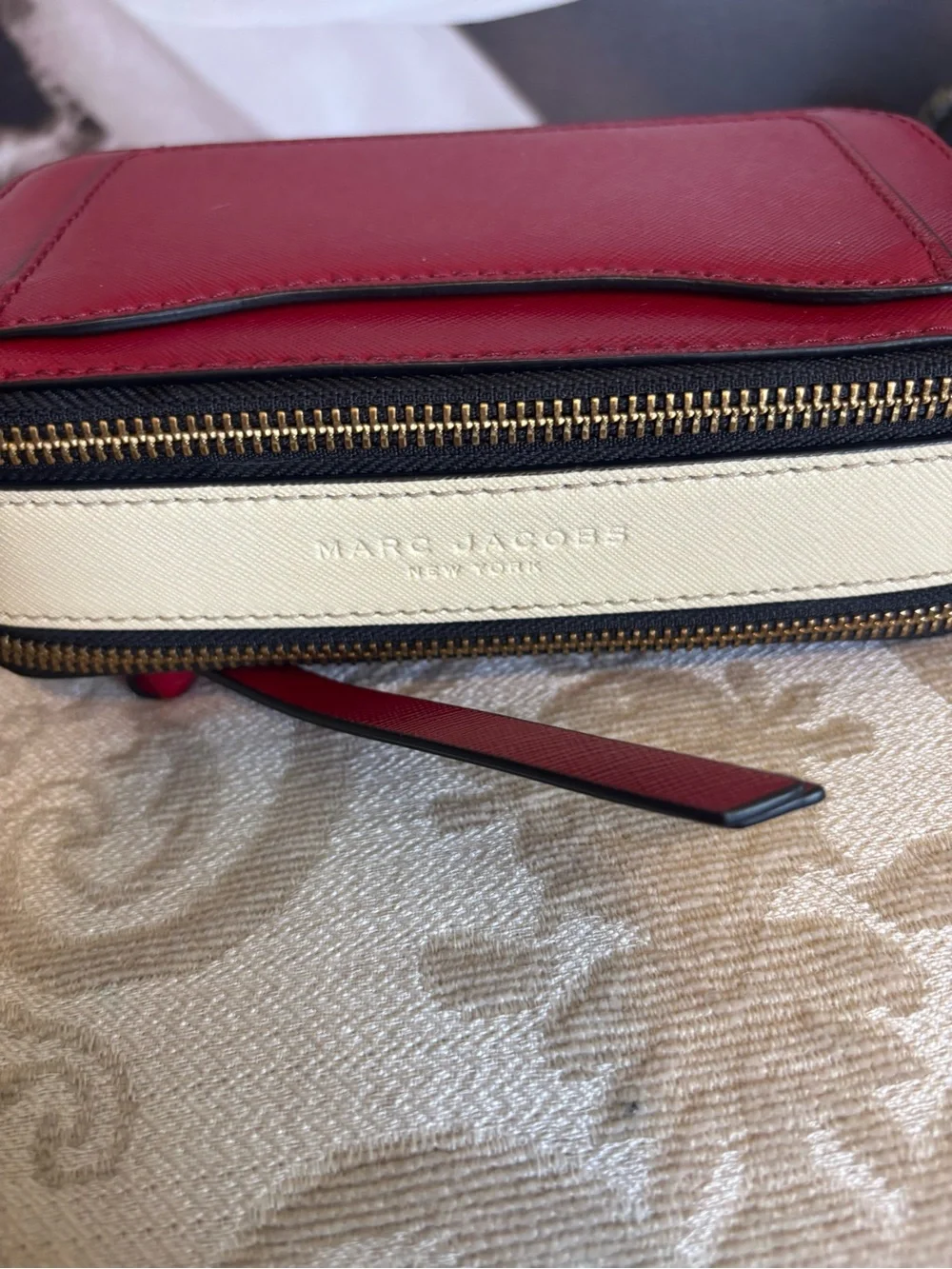 Marc Jacobs compact marc